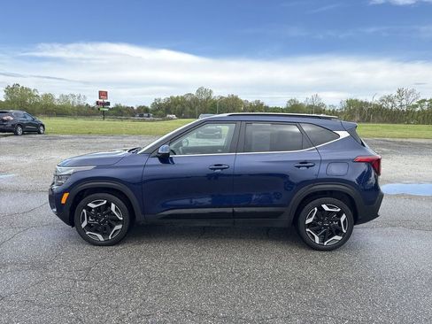 Used 2024 Kia Seltos SX w/ SX Sunroof Package AWD/4WD image 5