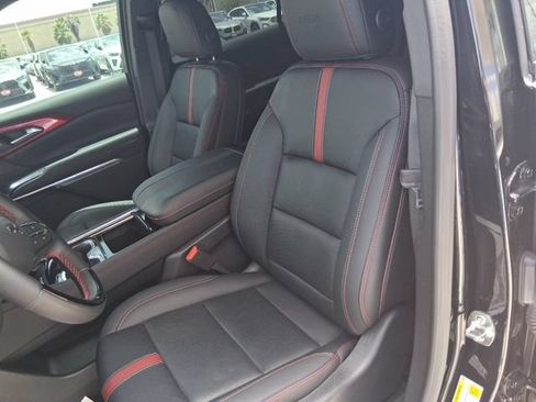 Used 2025 Chevrolet Traverse RS w/ LPO, Floor Liner Package FWD image 14