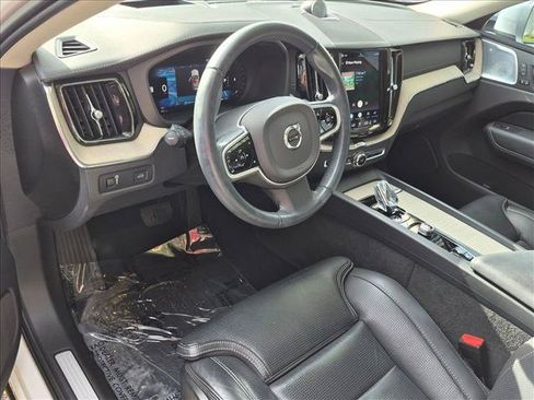 Used 2022 Volvo XC60 B5 Inscription w/ Advanced Package FWD image 3