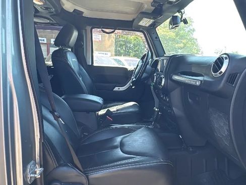 Used 2014 Jeep Wrangler Unlimited Rubicon w/ Connectivity Group AWD/4WD image 20