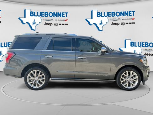 Used 2019 Ford Expedition Platinum RWD image 4