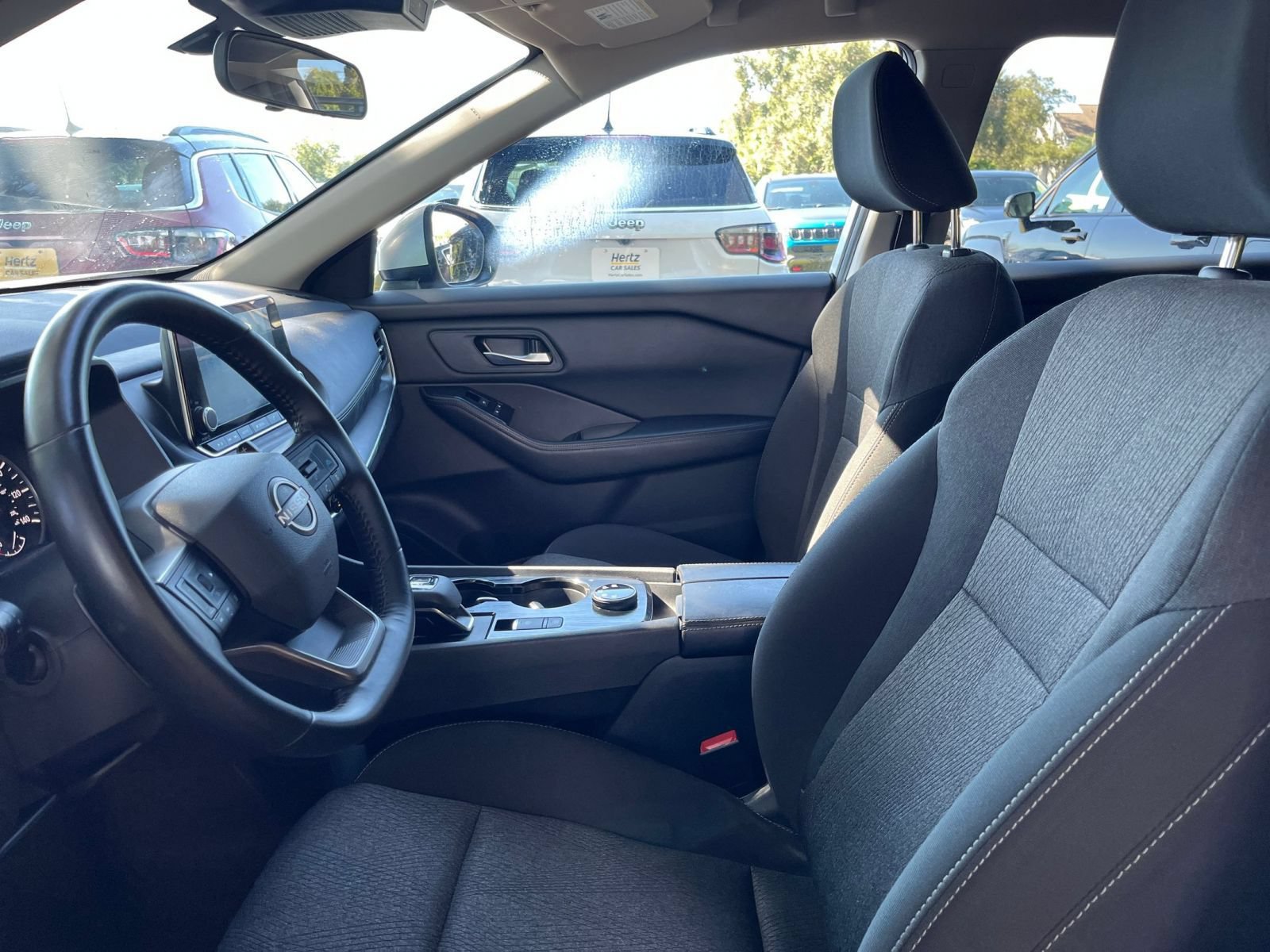 Used 2025 Nissan Rogue SV AWD/4WD image 28