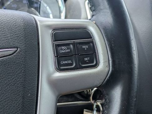 Used 2016 Chrysler Town & Country Touring FWD image 24