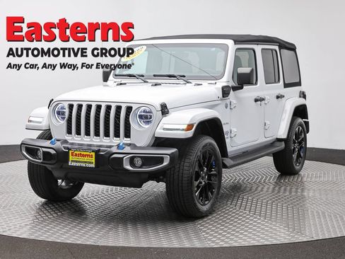 Used 2022 Jeep Wrangler Unlimited Sahara w/ Cold Weather Group AWD/4WD image 1