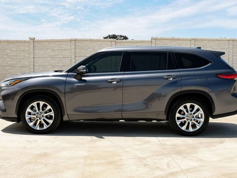 Used 2020 Toyota Highlander Limited FWD image 13