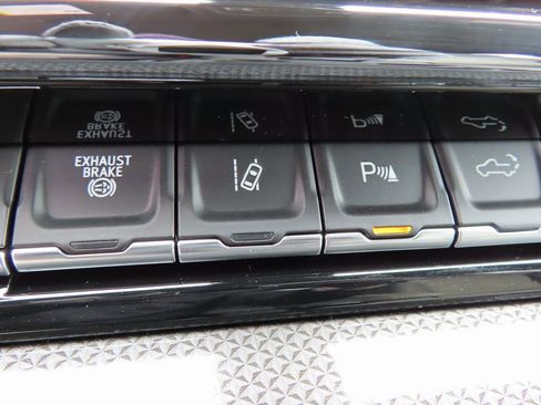 New 2026 Chevrolet Silverado 2500 ZR2 image 16