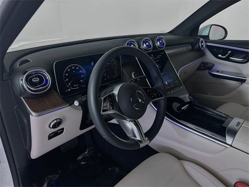 Certified 2025 Mercedes-Benz GLC 300 image 9