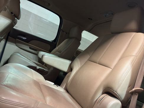 Used 2014 Chevrolet Suburban LT w/ Luxury Package image 29