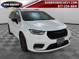 Used 2025 Chrysler Pacifica Limited video 1