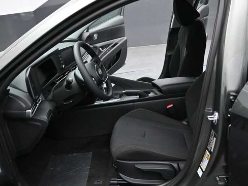New 2026 Hyundai Elantra SE FWD image 17