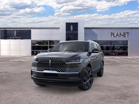 New 2026 Lincoln Navigator Reserve AWD/4WD image 2