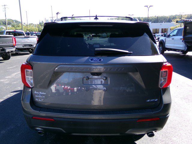 Used 2021 Ford Explorer XLT w/ Equipment Group 202A AWD/4WD image 8