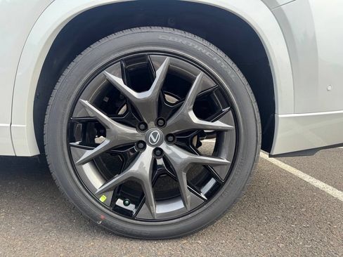 New 2026 Lexus TX 500h AWD image 7