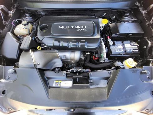 Used 2014 Jeep Cherokee Latitude w/ Cold Weather Group FWD image 11