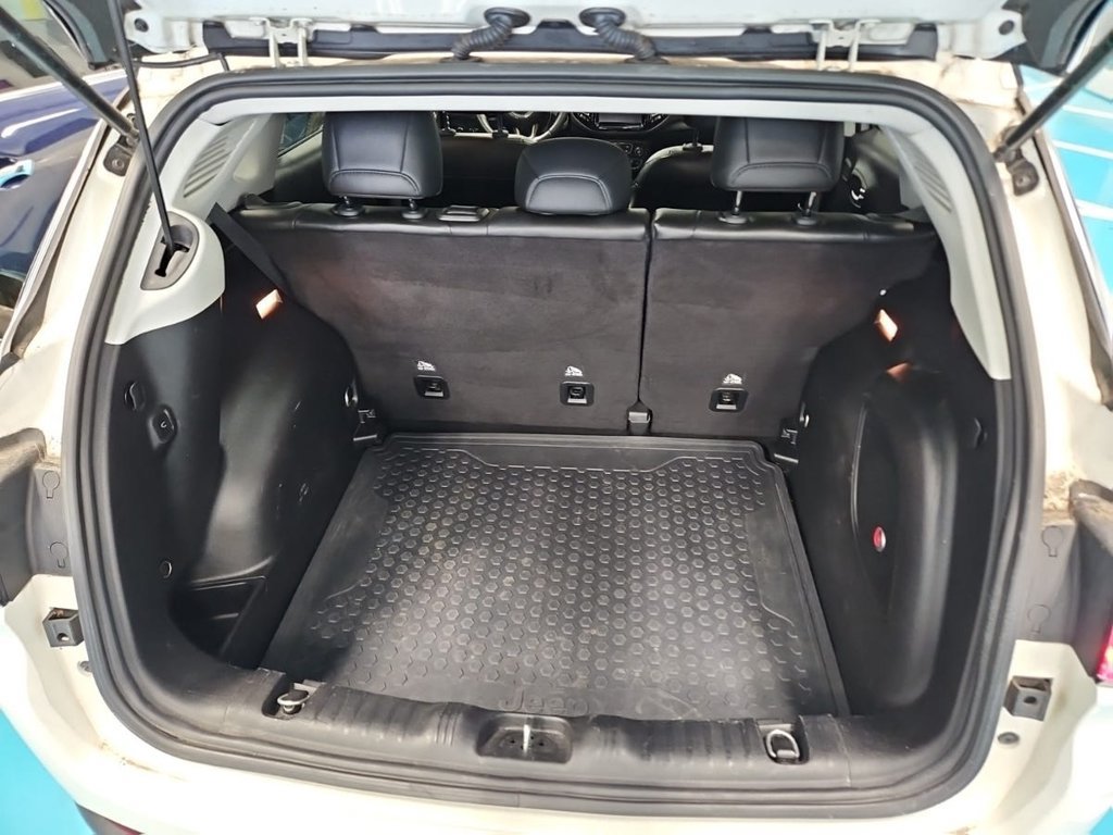 Used 2018 Jeep Compass Limited w/ Navigation Group AWD/4WD image 15