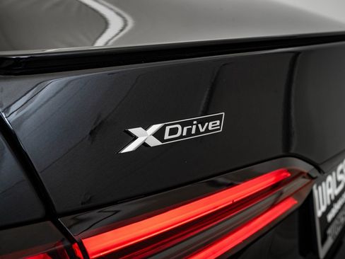 New 2026 BMW 550e xDrive image 19