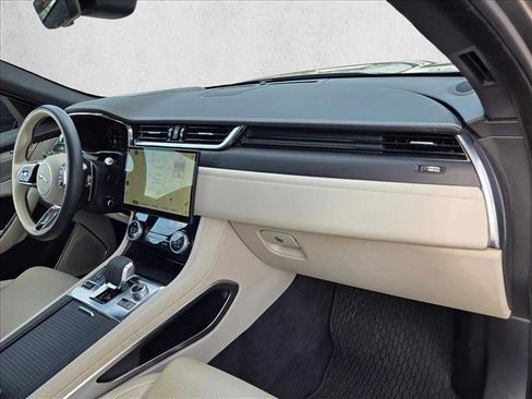 Used 2024 Jaguar F-PACE R-Dynamic S image 21