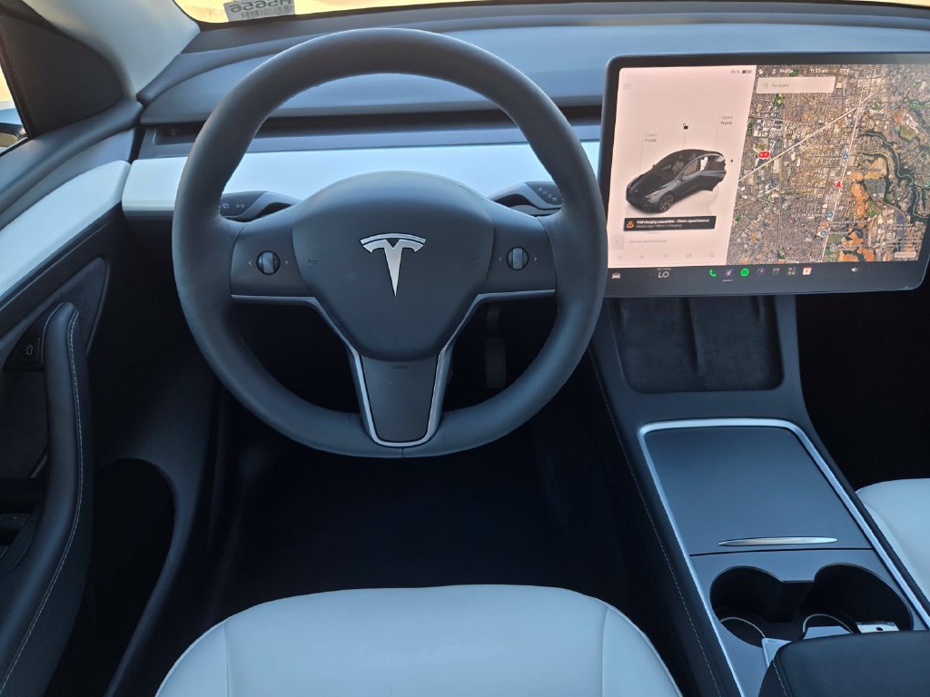 Used 2024 Tesla Model Y Long Range RWD image 14