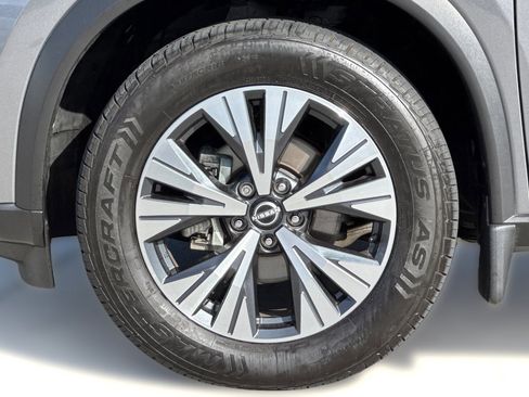 Used 2023 Nissan Rogue SV image 10