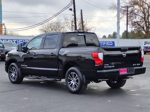 Used 2024 Nissan Titan SV w/ SV Convenience Package image 4