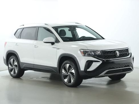 Used 2024 Volkswagen Taos SE AWD/4WD image 9
