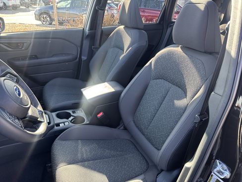 Used 2025 Subaru Forester Premium image 23