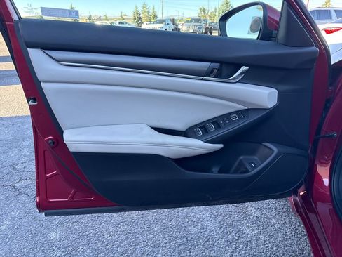 Used 2018 Honda Accord LX image 12