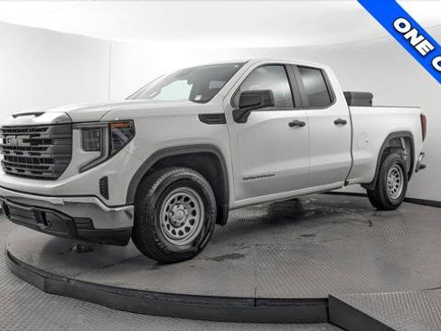Used 2023 GMC Sierra 1500 Pro w/ Convenience Package RWD image 2