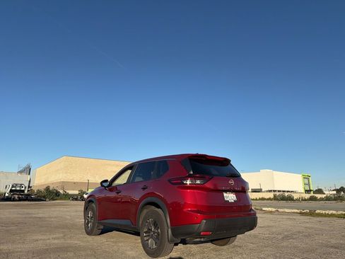 Used 2025 Nissan Rogue S image 3