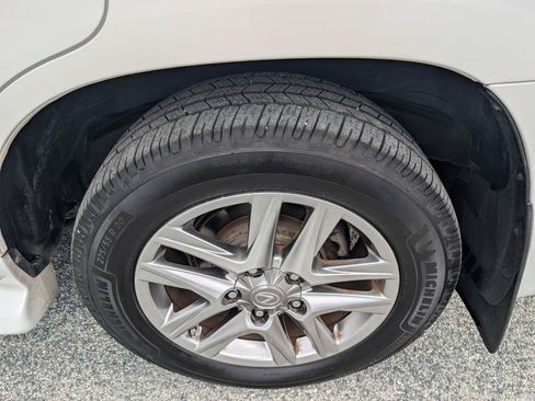 Used 2014 Lexus LX 570 4WD image 10