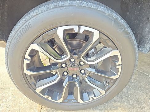 Used 2024 GMC Canyon Denali AWD/4WD image 2