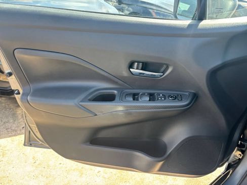 Used 2025 Nissan Versa SV FWD image 18