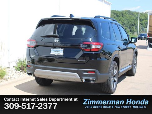 Certified 2025 Honda Pilot Touring image 2