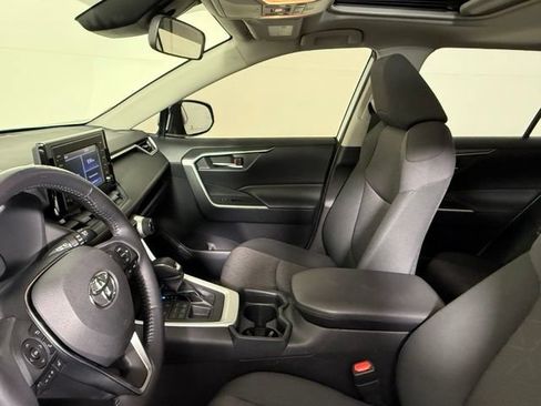 Used 2019 Toyota RAV4 XLE AWD/4WD image 29