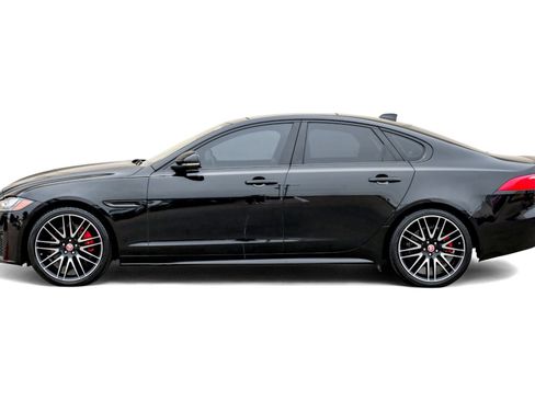 Used 2017 Jaguar XF S image 11