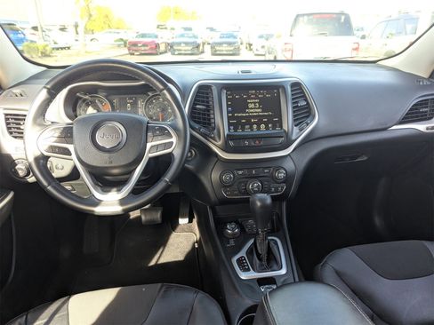 Used 2018 Jeep Cherokee Latitude Plus w/ Comfort/Convenience Group image 15