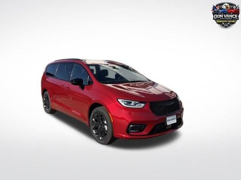 New 2026 Chrysler Pacifica Select w/ S Appearance Package image 6