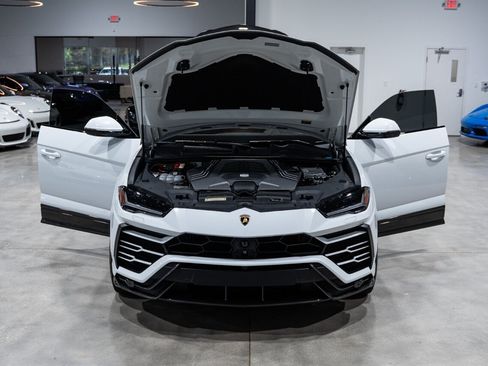Used 2022 Lamborghini Urus AWD/4WD image 44