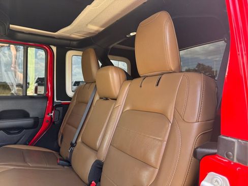 Used 2022 Jeep Wrangler Unlimited Sahara w/ LED Lighting Group AWD/4WD image 17