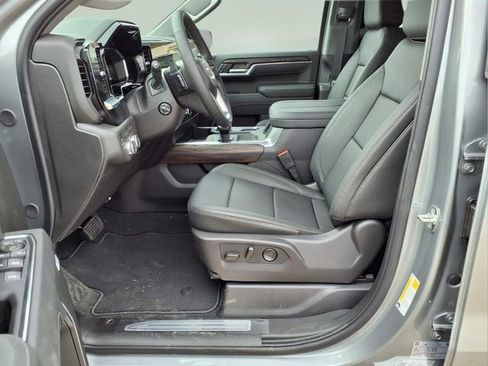 New 2026 GMC Sierra 1500 SLT image 24