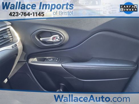 Used 2020 Jeep Cherokee Latitude Plus image 20