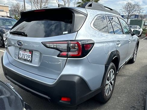 Used 2024 Subaru Outback Premium image 3