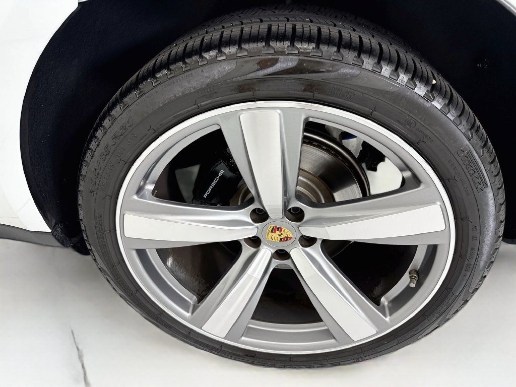 Certified 2025 Porsche Macan AWD/4WD image 31
