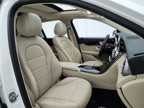 Used 2020 Mercedes-Benz GLC 300 4MATIC image 20