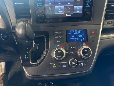 Used 2016 Toyota Sienna SE Premium FWD image 25
