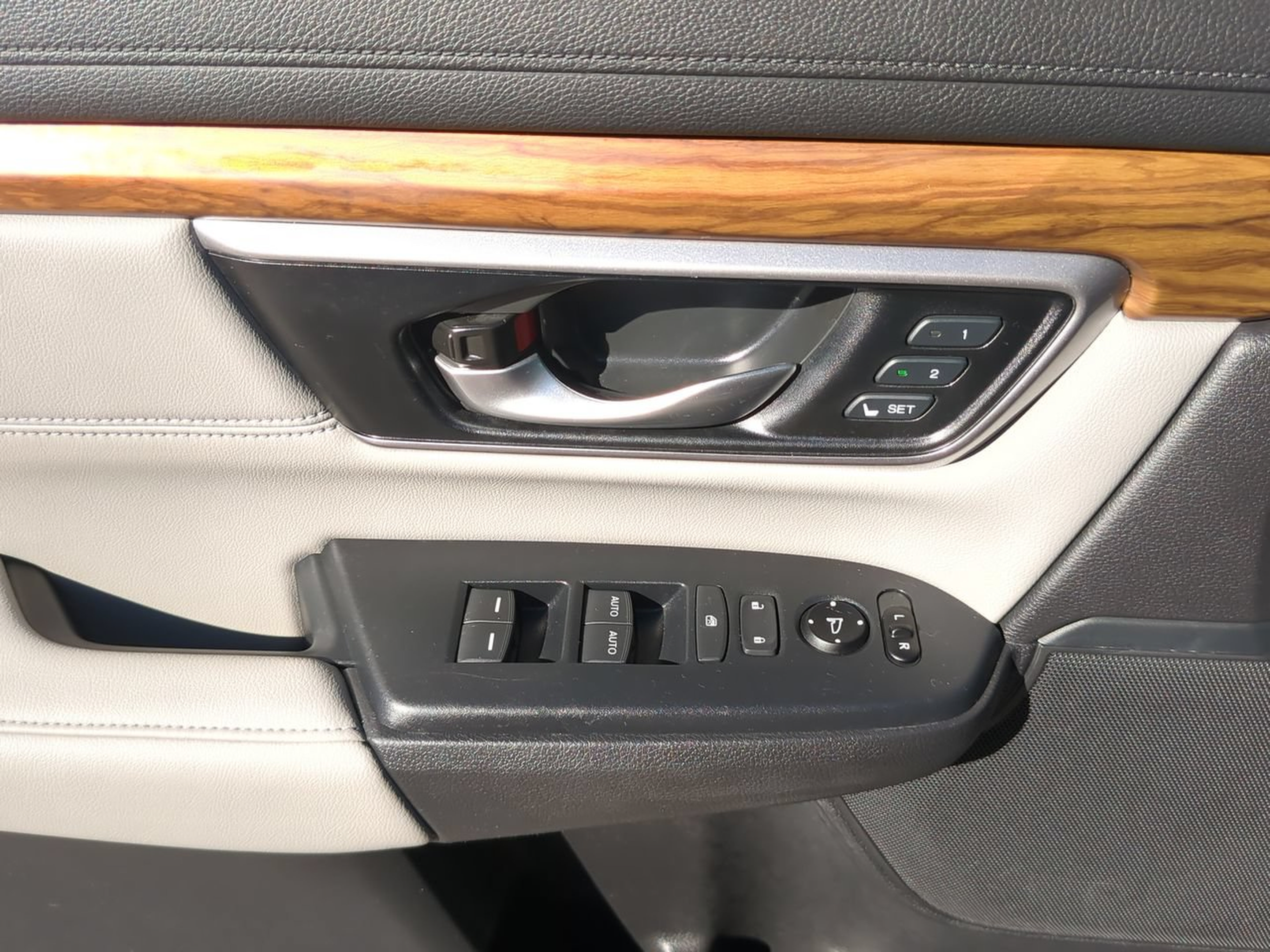 Used 2018 Honda CR-V Touring image 17