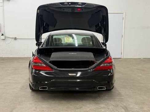 Used 2011 Mercedes-Benz SL 550 image 32
