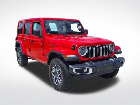Used 2025 Jeep Wrangler Unlimited Sahara AWD/4WD image 3