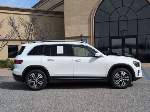 Used 2025 Mercedes-Benz GLB 250 4MATIC image 4