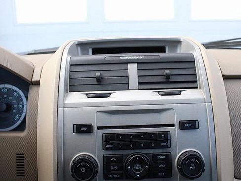 Used 2010 Ford Escape XLT image 12